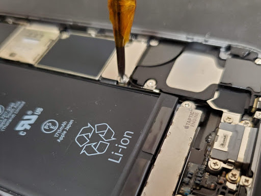 iPhone基盤修理の重要性とは?壊れた基盤がもたらす影響とその解決策